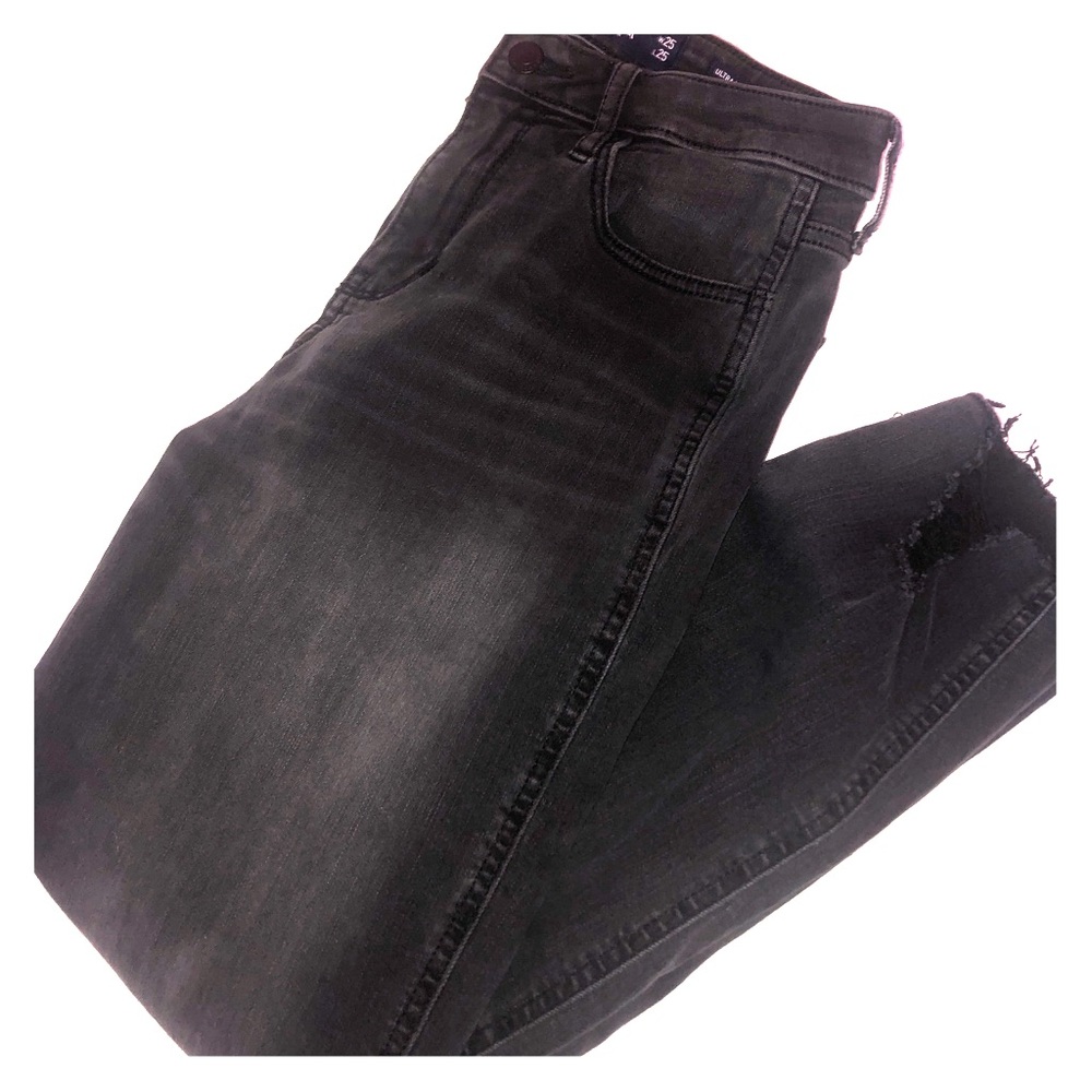 Black cropped hollister mom jeans!!